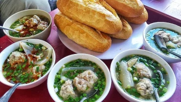 Top 10 quán bánh mì xíu mại ngon nhất ở Đà Lạt